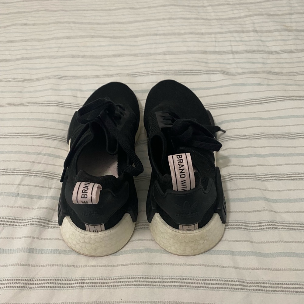 Adidas NMD R1 - Picture 2 of 3